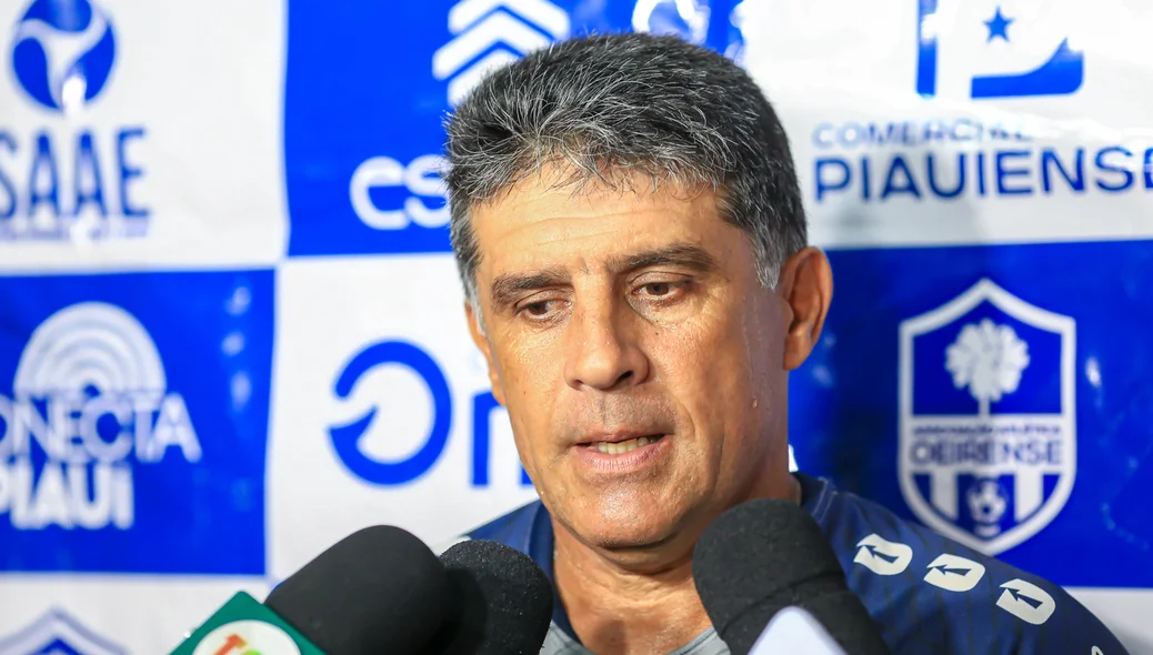 Wallace Lemos, técnico do Oeirense