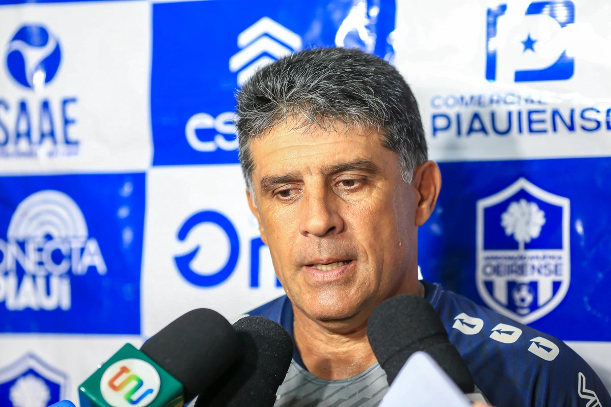 Wallace Lemos, técnico do Oeirense