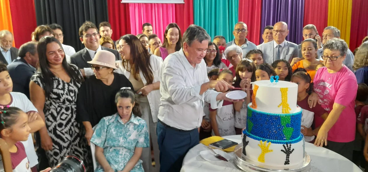 Ministro Wellington Dias comemora aniversário com doações a instituição social nesta segunda em Teresina
