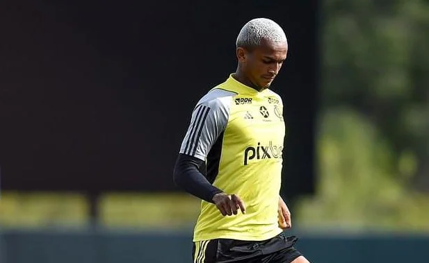 Wesley, lateral-direito do Flamengo é acusado de agressão