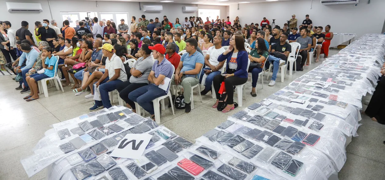 700 celulares que haviam sido furtados/roubados nas cidades piauienses