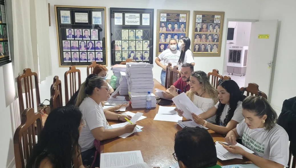 A conferência ocorre no Plenário da Câmara Municipal