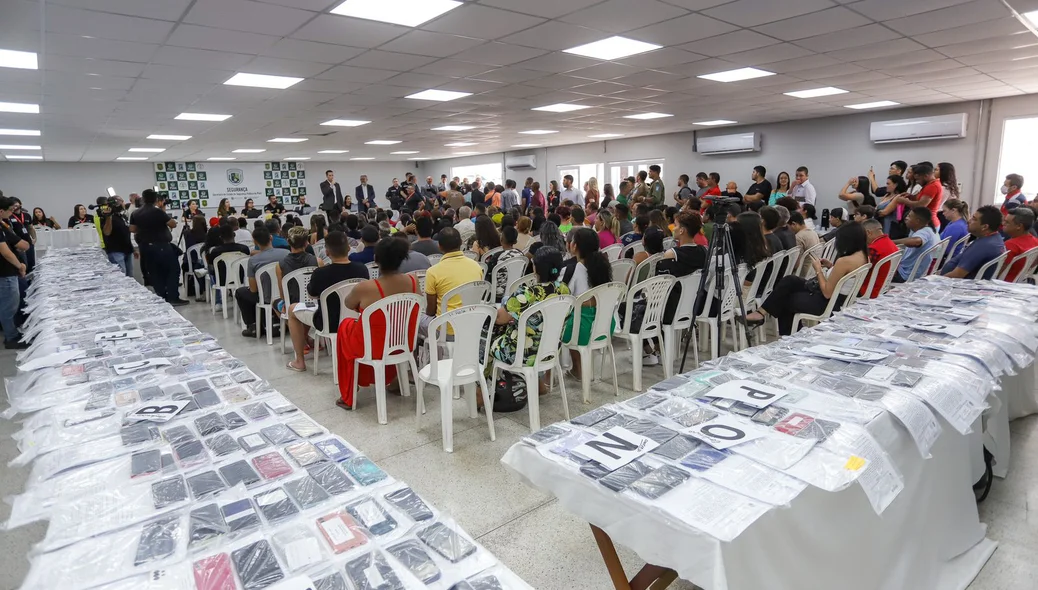 A devolução dos 700 celulares  aconteceu na sede da SSP, na zona leste de Teresina.