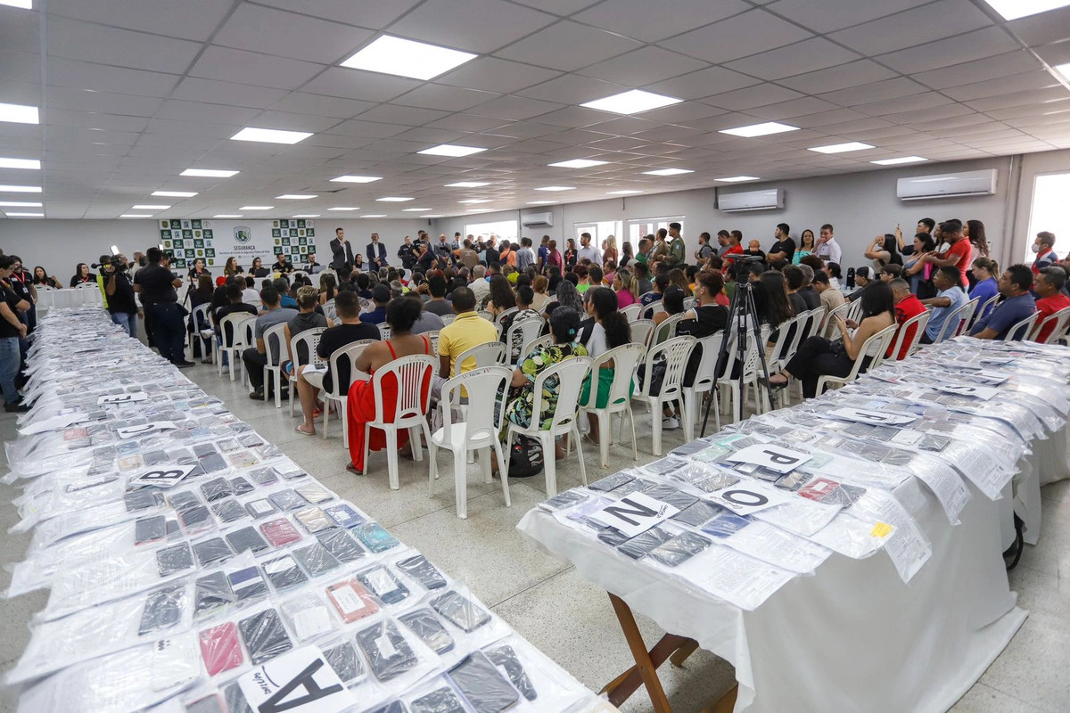 A devolução dos 700 celulares  aconteceu na sede da SSP, na zona leste de Teresina.