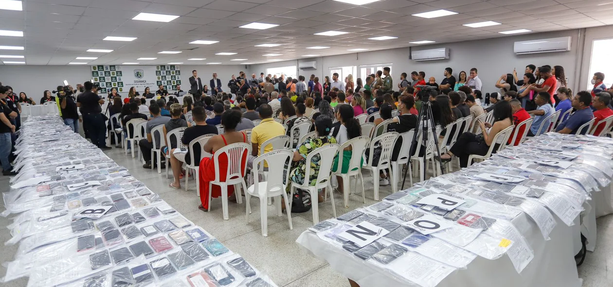 A devolução dos 700 celulares  aconteceu na sede da SSP, na zona leste de Teresina.