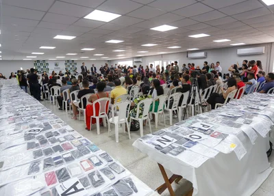 A devolução dos 700 celulares  aconteceu na sede da SSP, na zona leste de Teresina.