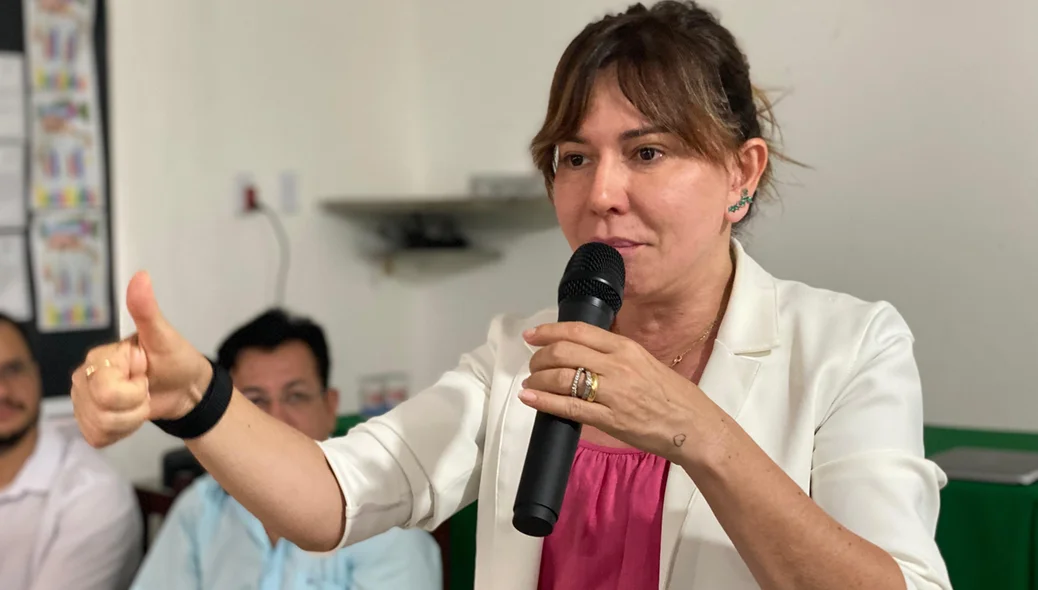 A prefeita de Esperantina esteve na reunião