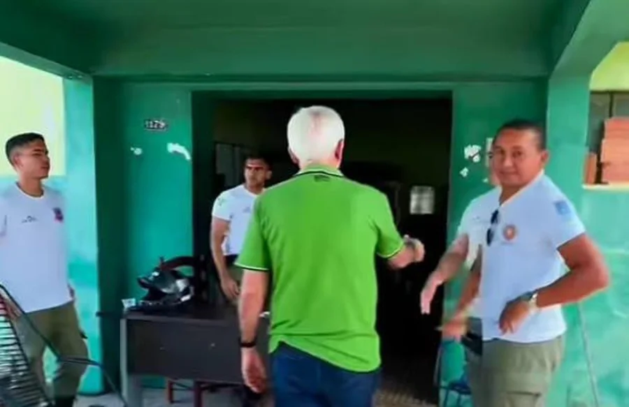 A visita ocorreu no último domingo (14)