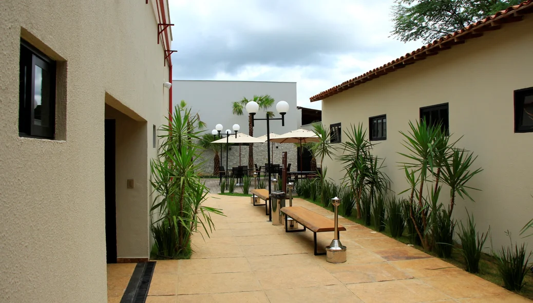 Acesso para área de lazer do Hotel Serra da Capivara