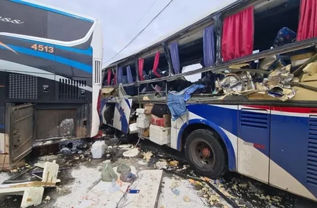 Acidente com ônibus que saiu do Piauí deixa 14 feridos