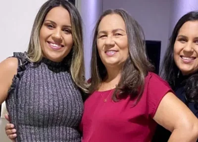 Ana Delcides com as filhas