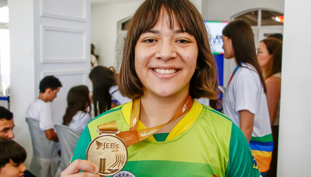 Ana Laura Figueiredo, campeã dos Jogos Escolares Brasileiros no Karatê