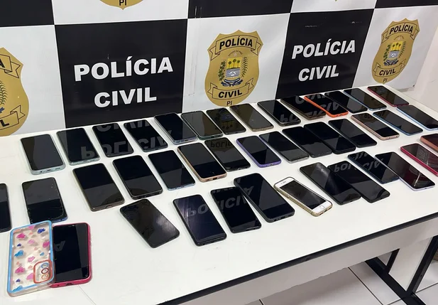 Aparelhos celulares que foram furtados em José de Freitas
