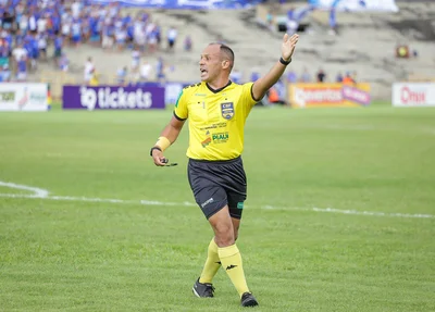 Árbitro manda seguir jogada no Albertão