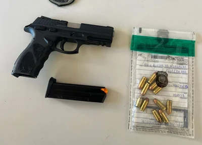 Arma e munições apreendidas