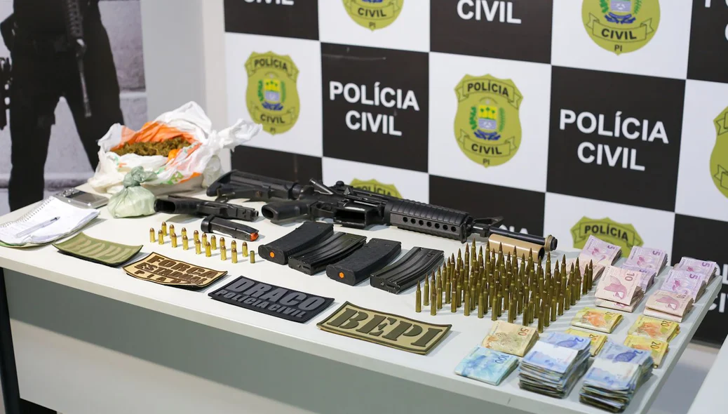 Armas, munições e drogas apreendidas