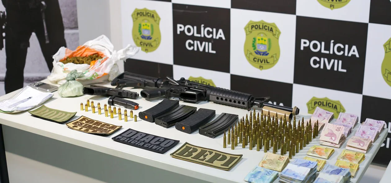 Armas, munições e drogas apreendidas