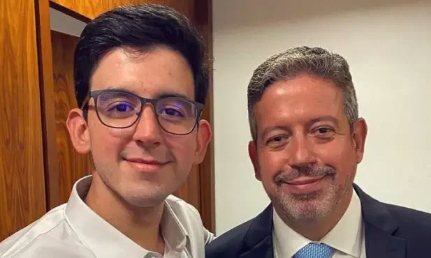 Arthur Lira Filho ao lado do pai