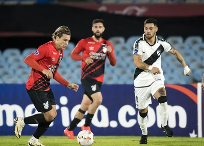 Athletico Paranaense venceu a terceira seguida na Sul-Americana