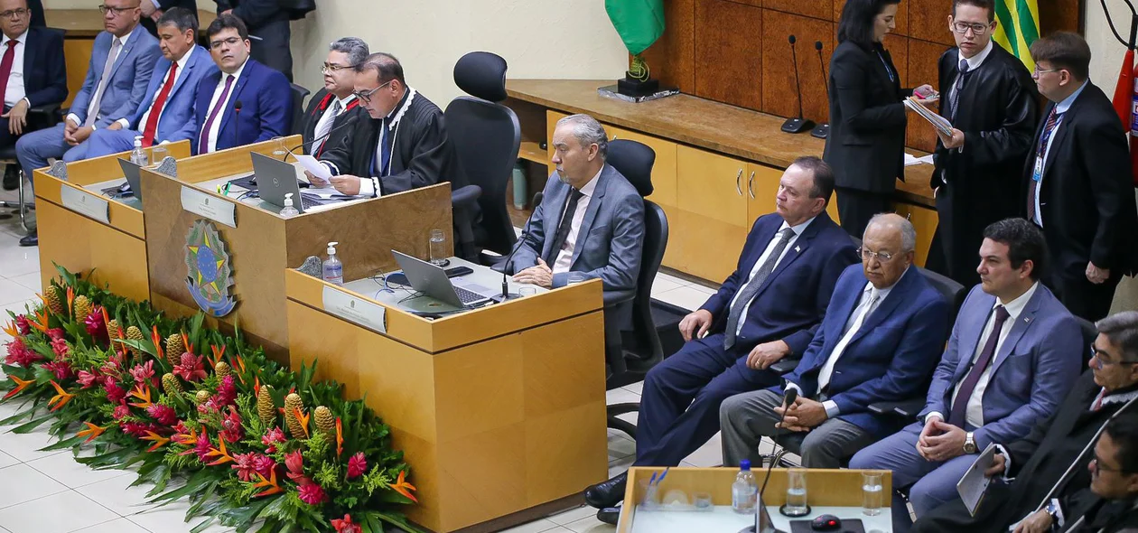 Autoridades durante solenidade