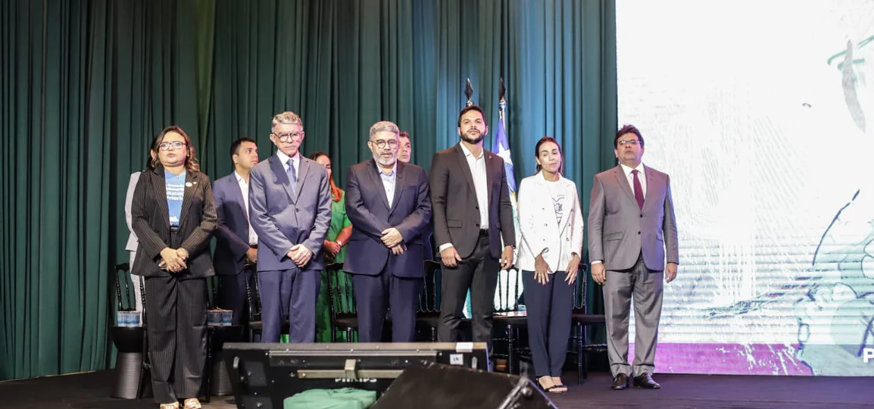 Autoridades no evento