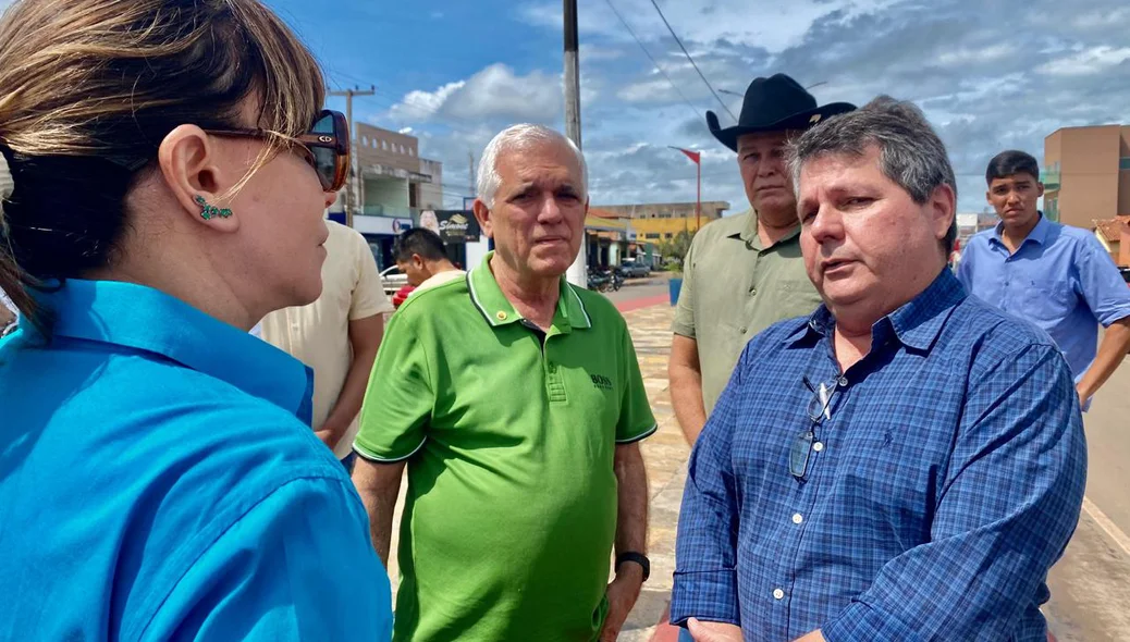 Avenida Petrônio Portela em Esperantina sofre com constantes inundações