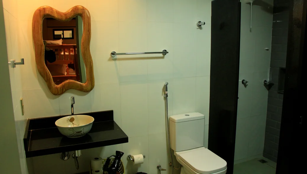 Banheiro do quarto estudantil do Hotel Serra da Capivara