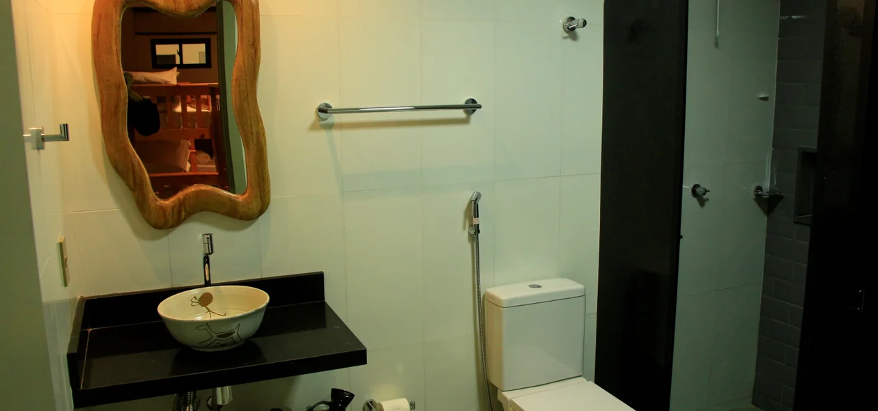 Banheiro do quarto estudantil do Hotel Serra da Capivara