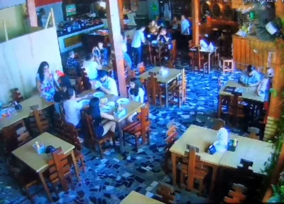 Câmera mostra momento em que garçom ataca vereador