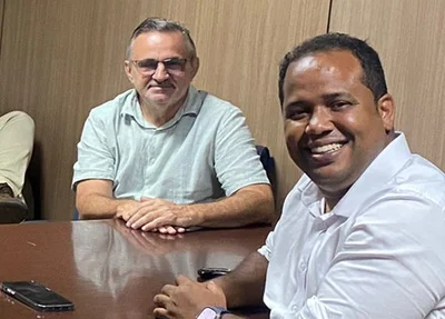 Carlos Riberio ao lado de Enzo Samuel