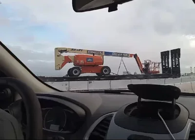 Carreta ficou presa na alça da Ponte da Amizade em Timon