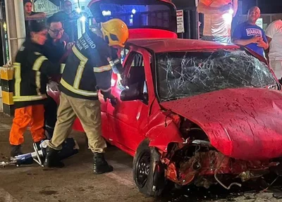 Carro ficou parcialmente destruído