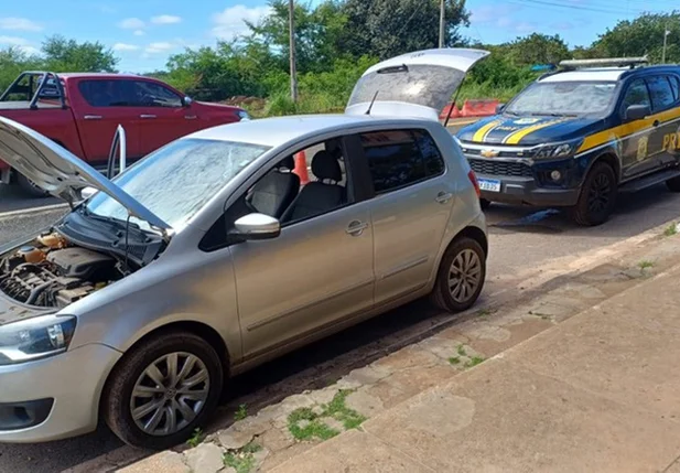 Carro havia sido furtado em Minas Gerais