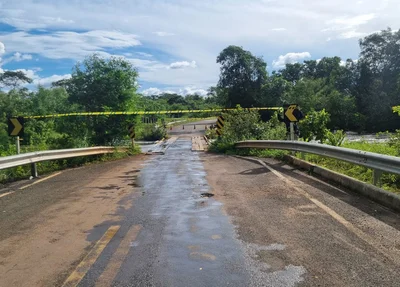 Cheia do Riacho da Caiçara interrompe tráfego de veículos na BR 222 entre Batalha e Piripiri