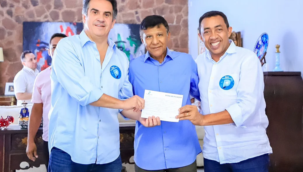 Ciro Nogueira ao lado de Pedro Alcântara e Joel Rodrigues