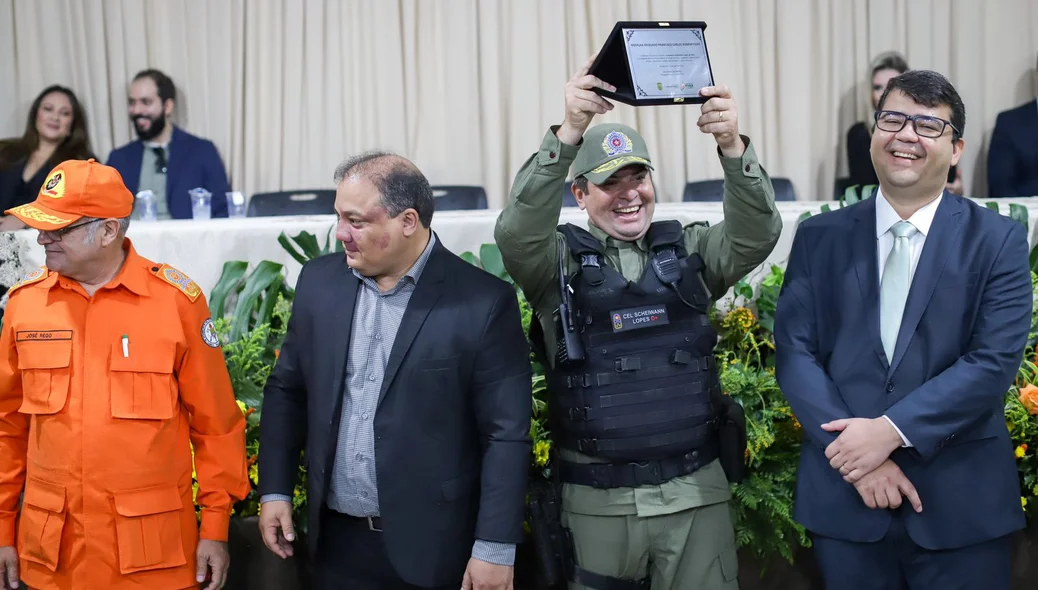 Comandante Scheiwann Lopes foi homenageador durante solenidade