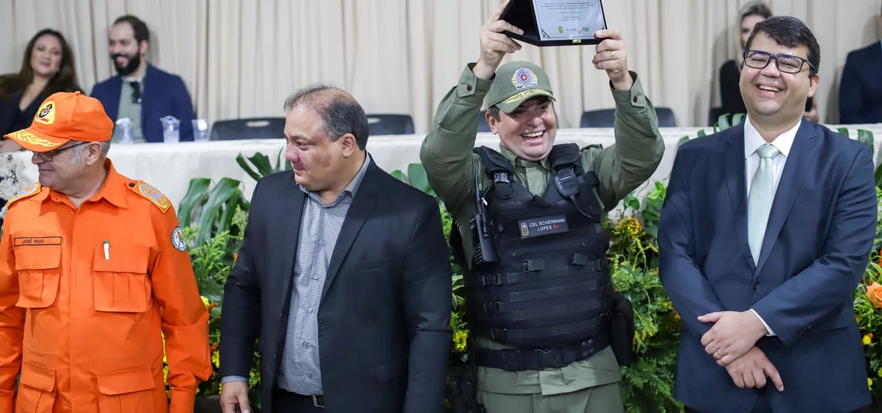 Comandante Scheiwann Lopes foi homenageador durante solenidade