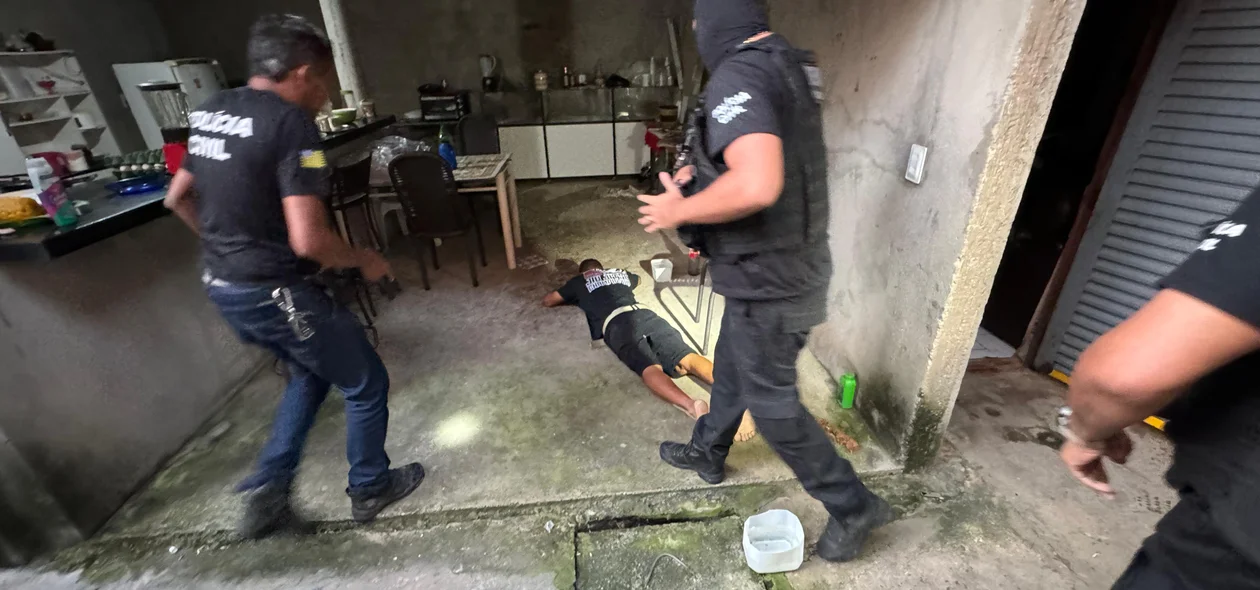 Cumprimento de mandado na Operação Cerco Fechado