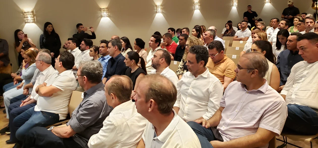 Deputados e secretários estiveram presentes no evento