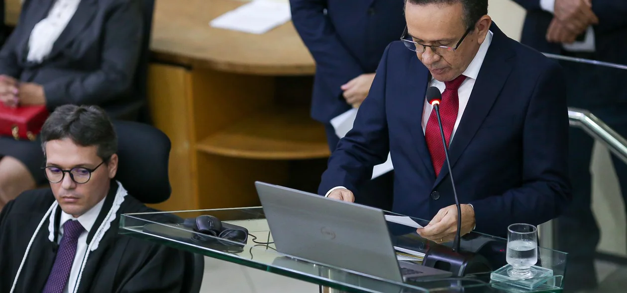 Desembargador Sebastião Martins em discurso de posse no TRE-PI