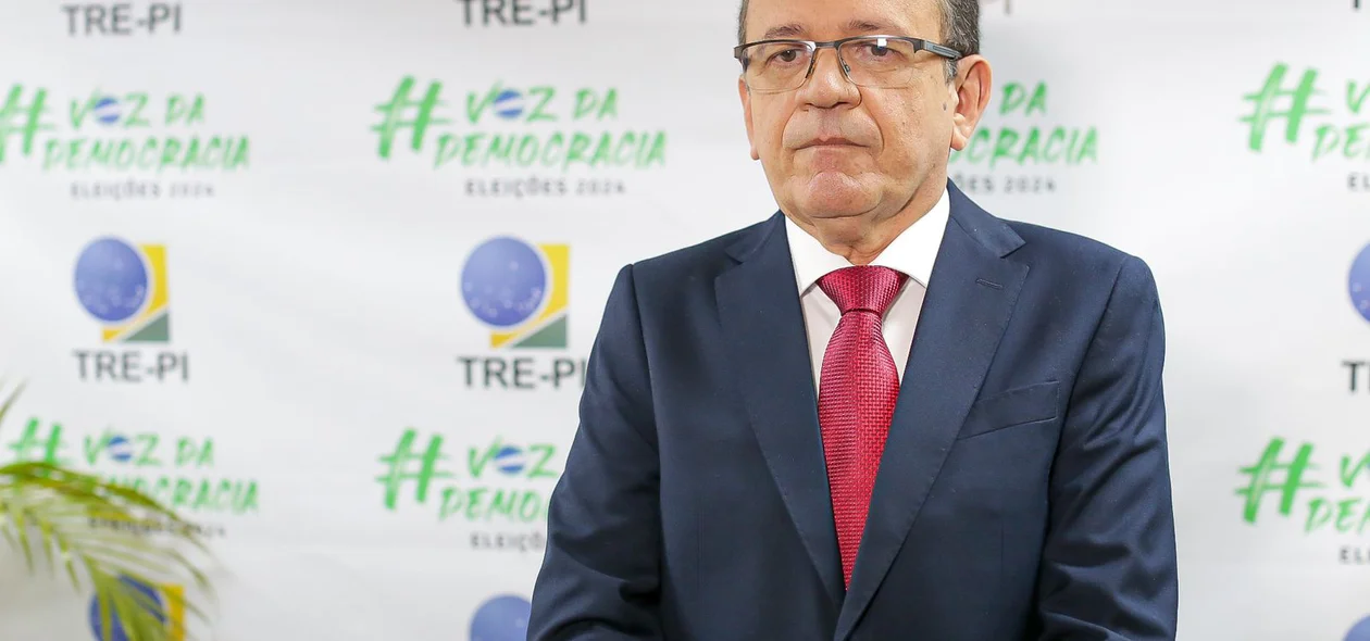 Desembargador Sebastião Martins toma posse no TRE-PI