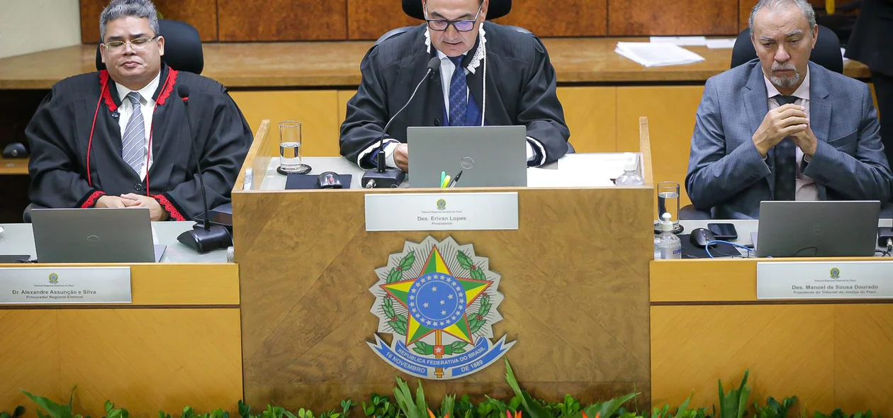 Desembargadores Erivan Lopes presidiu a sessão solene de posse