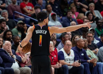 Devin Booker foi o destaque da partida com 52 pontos