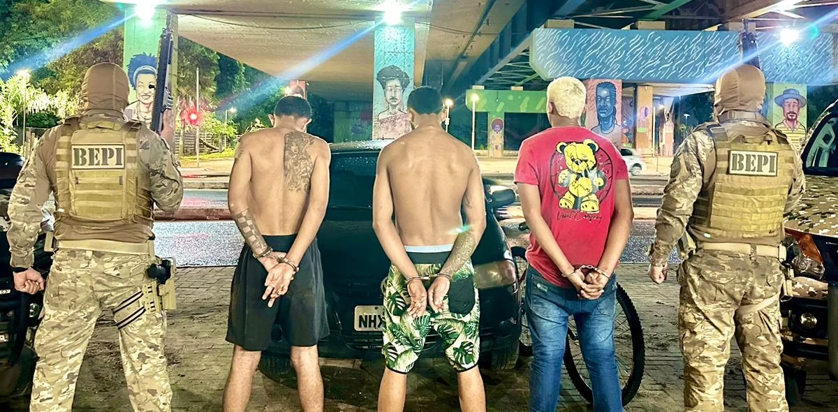 Dois homens foram presos e um adolescente apreendido