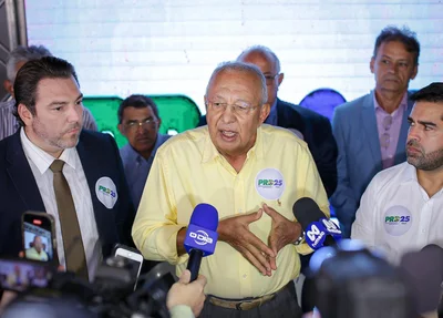 Dr. Pessoa ao lado dos vereadores Bruno Vilarinho e Markim Costa