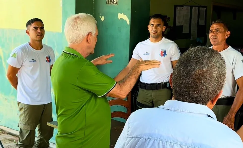 Durante o encontro, o vice-governador conversou com os policiais