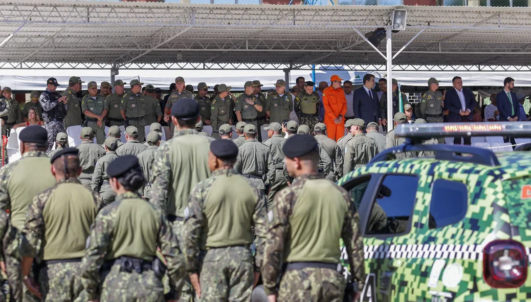 Durante o evento, a corporação medalhou diversos policiais por tempo de serviço