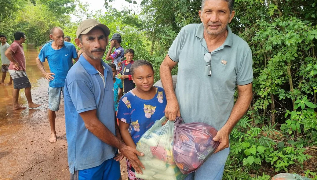 Entrega de cestas básicas foram realizadas nesta quinta-feira (18)