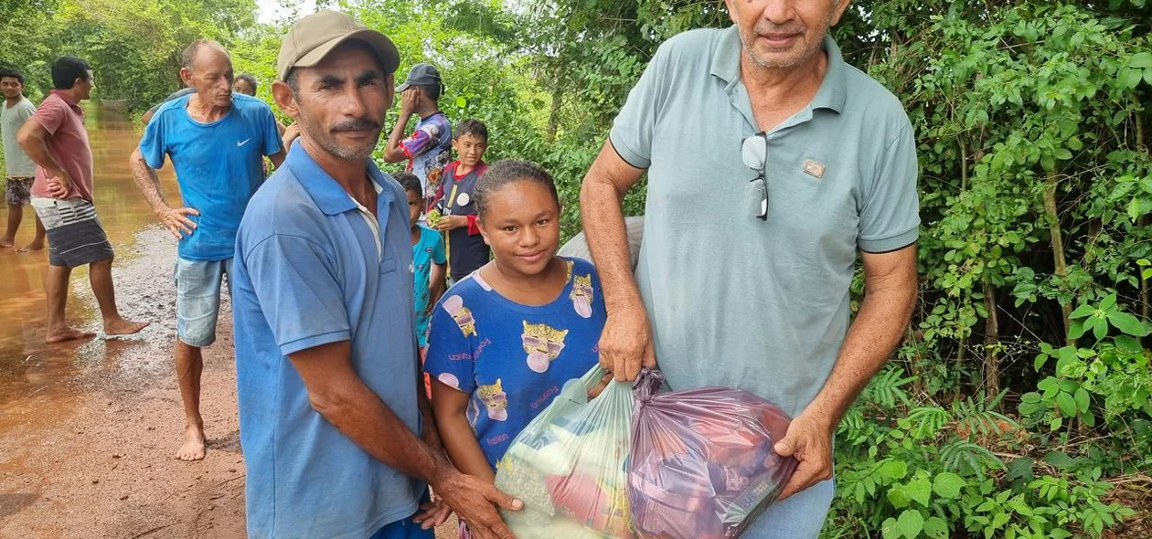 Entrega de cestas básicas foram realizadas nesta quinta-feira (18)