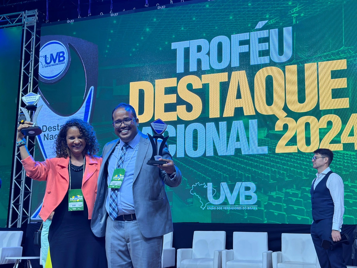 Enzo Samuel recebe prêmios em Brasília